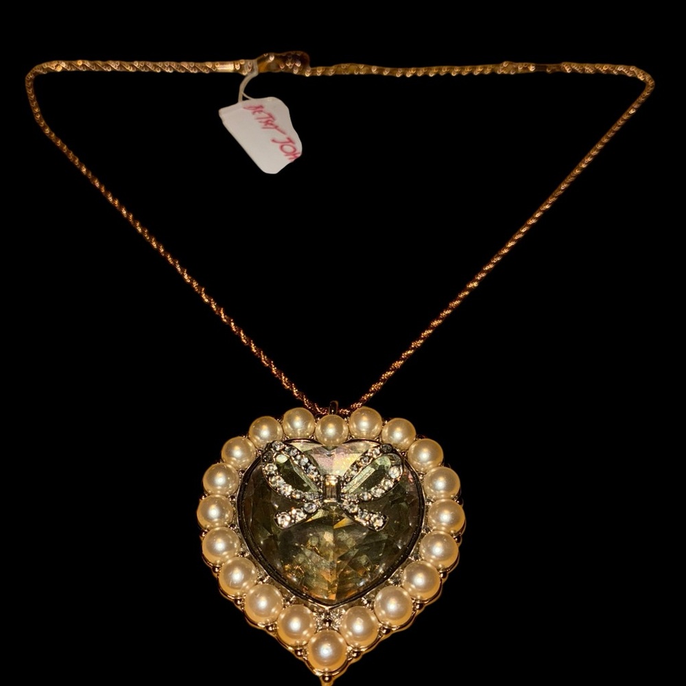 BETSEY JOHNSON Heart-Shape Crystal Faux Pearls & Crystal-Stud Bow Necklace NWT